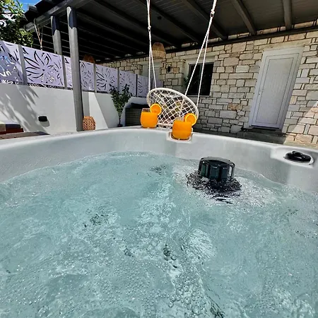 La Vie Est Belle Luxury With Jacuzzi '2' Apartment Pounda