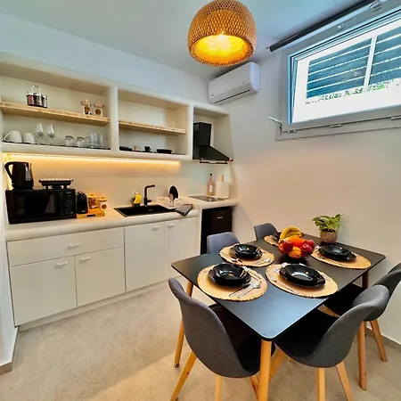 La Vie Est Belle Luxury With Jacuzzi '2' Apartment *