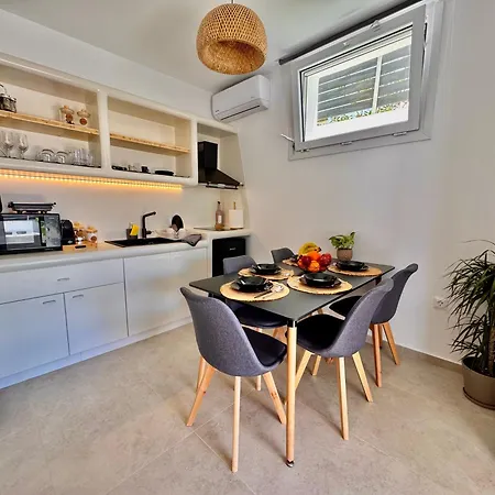 Apartment La Vie Est Belle Luxury With Jacuzzi '2' Pounda