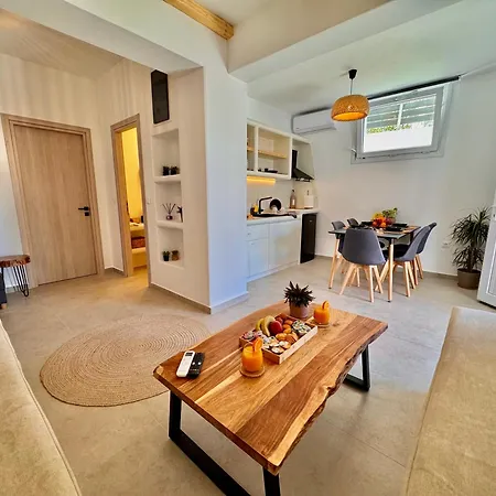 Apartment La Vie Est Belle Luxury With Jacuzzi '2' Pounda