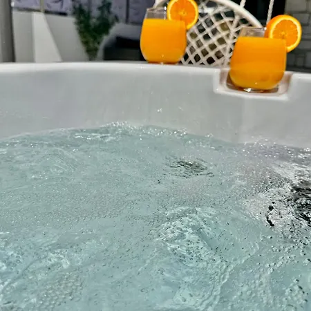 La Vie Est Belle Luxury With Jacuzzi '2' Apartment *