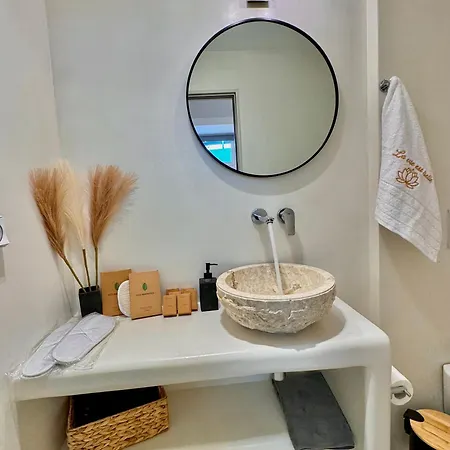 Apartment La Vie Est Belle Luxury With Jacuzzi '2'