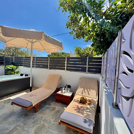 Apartment La Vie Est Belle Luxury With Jacuzzi '2'