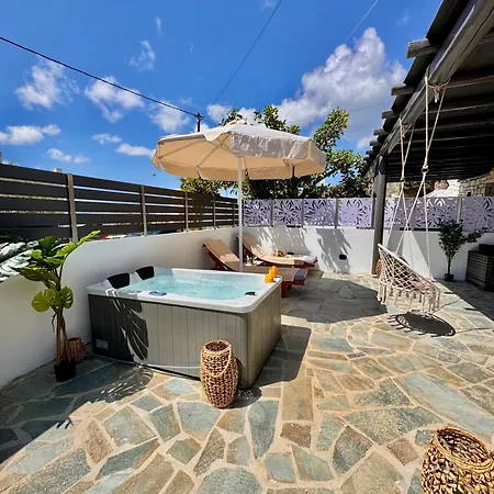 La Vie Est Belle Luxury With Jacuzzi '2' Apartment