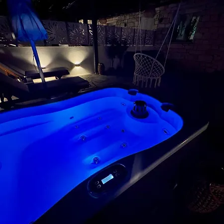 Apartment La Vie Est Belle Luxury With Jacuzzi '2' *